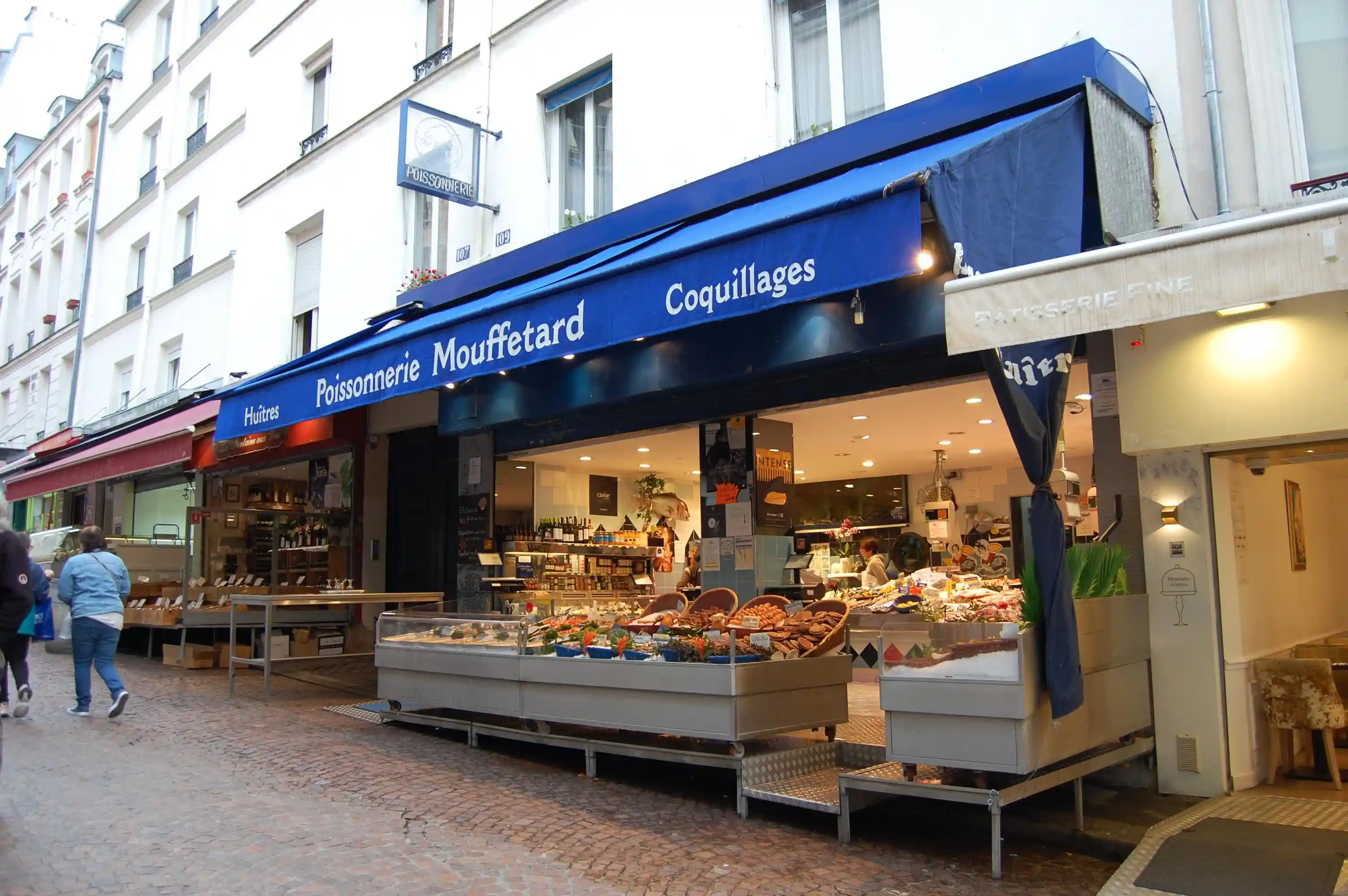 Rue Mouffetard in early morning